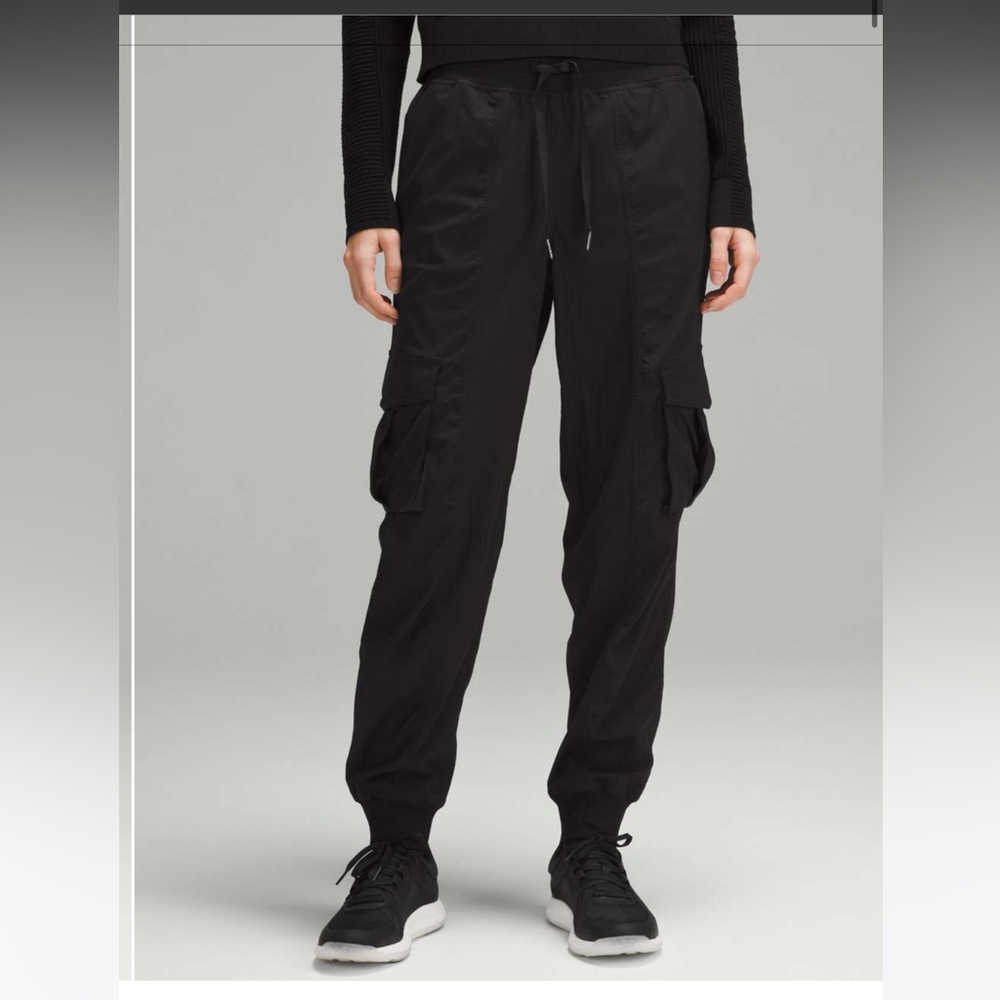 NWT Lululemon Dance Studio Relaxed-Fit Mid-Rise Cargo Jogger / Black